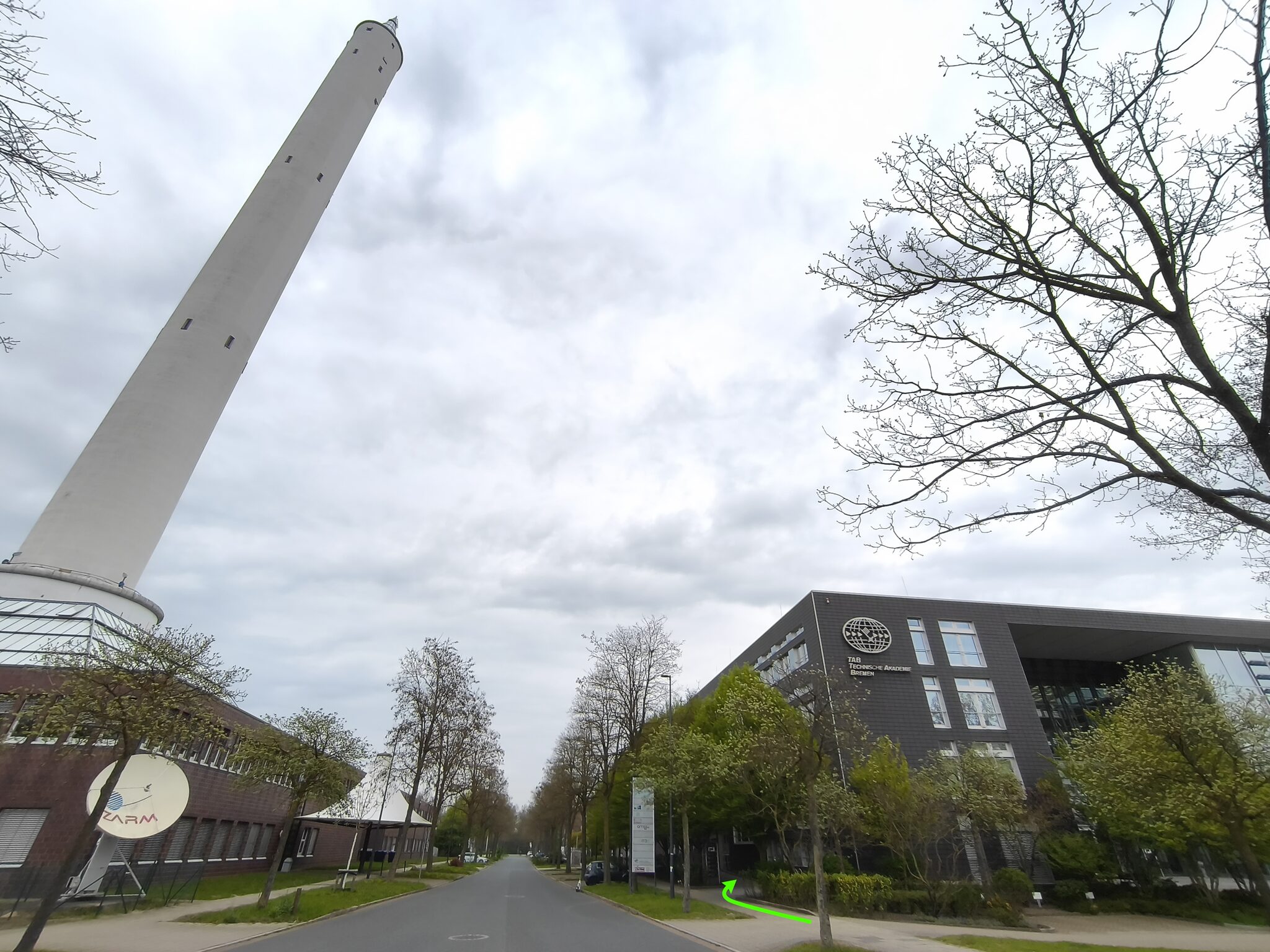 Exterior view of the TAB building entrance at Am Fallturm 1